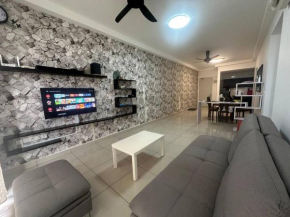 Puchong Condo Free WiFi & Netflix